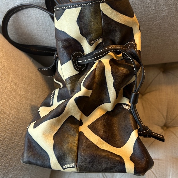 Dooney and Bourke Leather Giraffe Print Tote with Draw string. - Picture 3 of 8